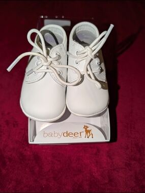 New Baby Deer White Lace-Up Baby Shoes. Size 1.